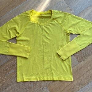 Lululemon 8 swiftly race length yellow long sleeve top shirt thumb holes great